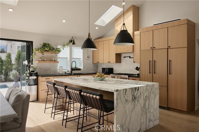 Building Photo - 13916 La Maida St
