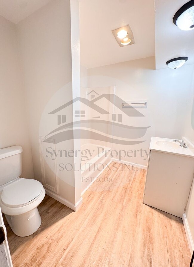 Building Photo - Lexington Schools Split Level