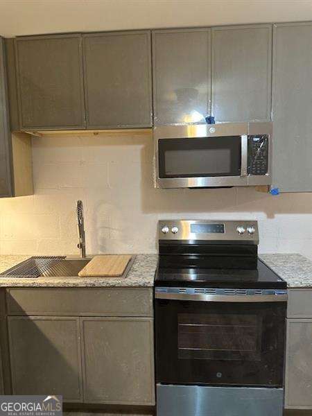 Building Photo - 204 Smith St NE