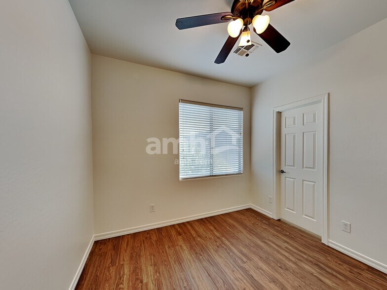 Building Photo - 19133 E Seagull Dr