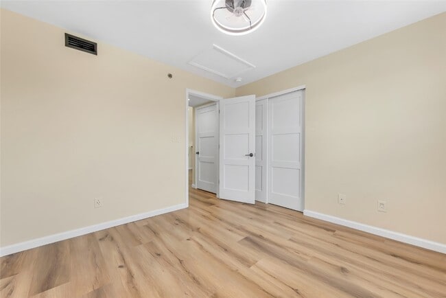 Building Photo - 6303 Spring River Dr