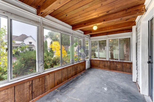 Building Photo - 1011 Jennette Ave NW