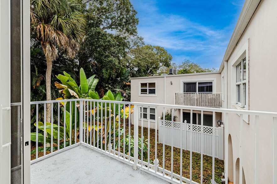 Building Photo - 715 20th St