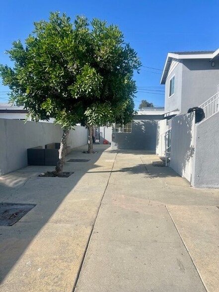 Building Photo - 1022 El Camino Dr