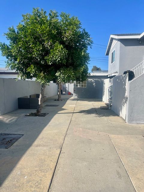 Building Photo - 1022 El Camino Dr