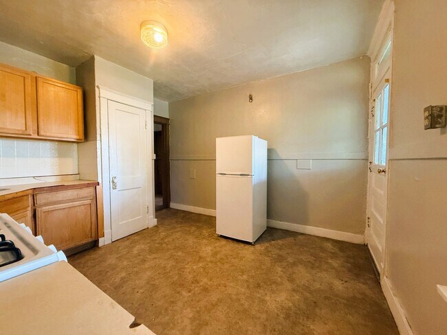 Building Photo - 2nd Floor Unit for Rent