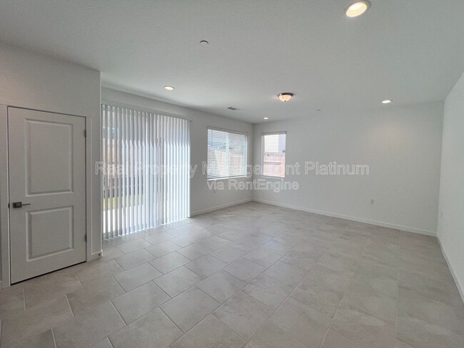 Building Photo - 2915 E Tierra Dr