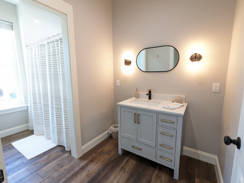 Building Photo - 301 Coral Gables St