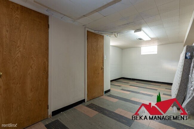 Building Photo - 3 br, 1.5 bath House - 22600 Outer Dr