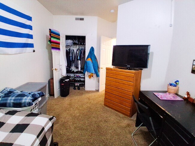 Building Photo - 416 N Seven Peaks Blvd