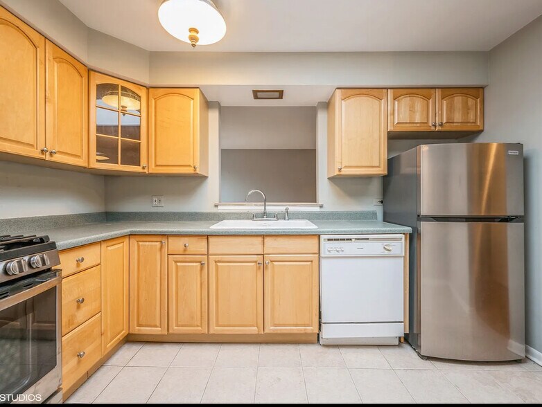 Building Photo - 2336 N Commonwealth Ave