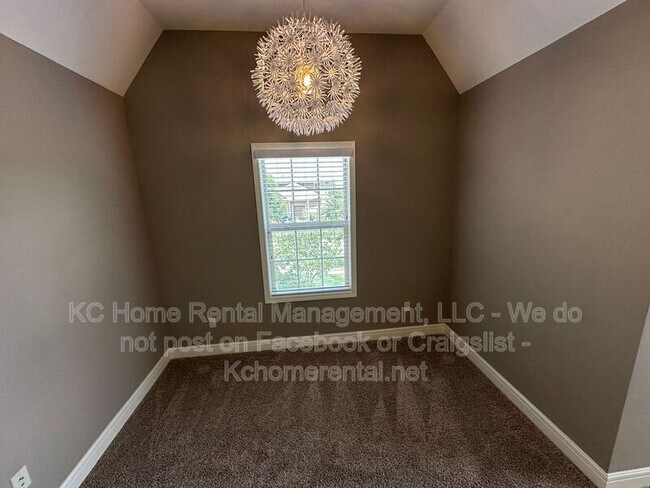 Building Photo - 8608 W 165th St