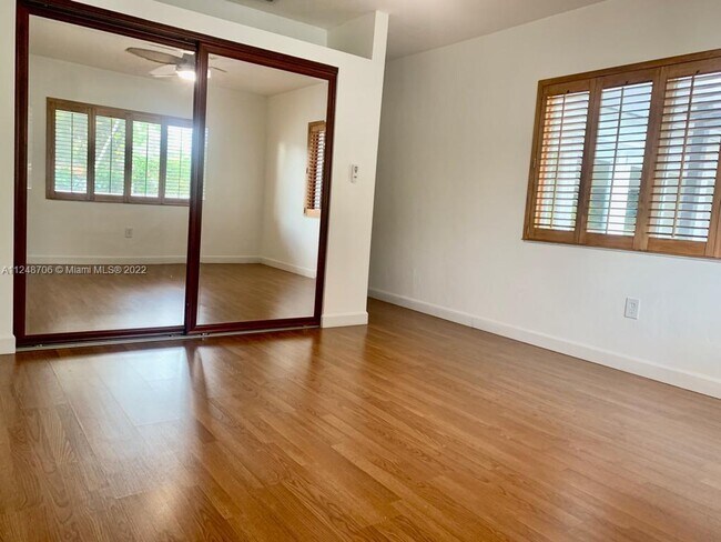 Building Photo - 1001 Surfside Blvd