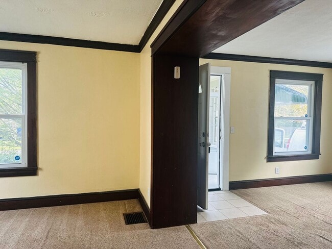 Building Photo - DREAM LOCATION !! LOOKS LIKE PRIVET ROAD !!!