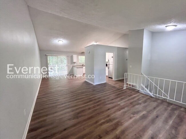 Building Photo - 3Bed/2Bath/Available Now!