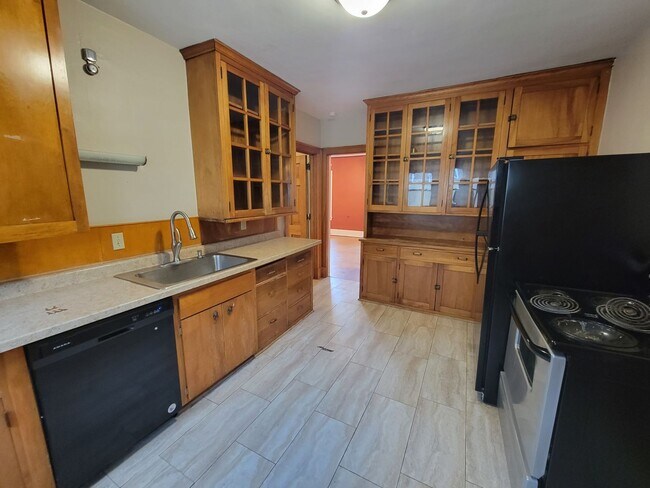 Building Photo - 2002 E 1st St