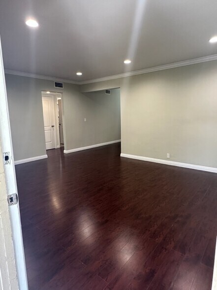 Building Photo - 926 N Verdugo Rd