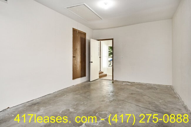 Building Photo - 201 S Meadowview Ave