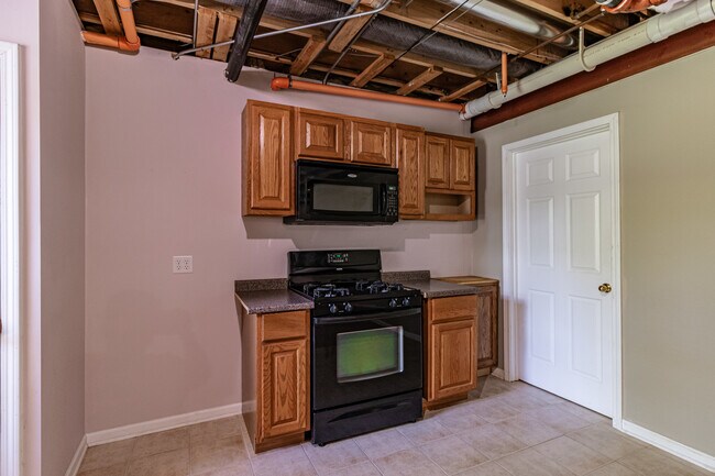 Building Photo - 810 Spencer Ln