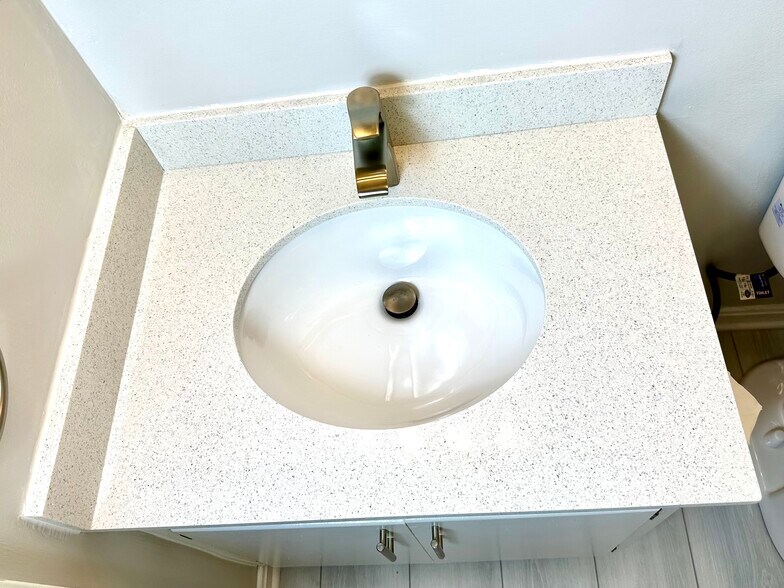 Building Photo - 124 S Sherrin Ave