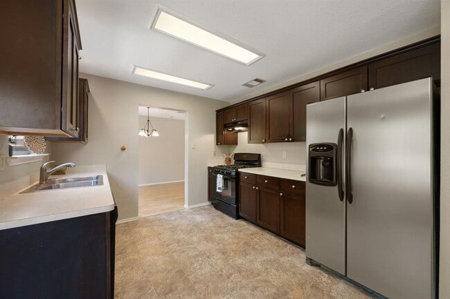 Building Photo - 1807 Lion-Heart Dr
