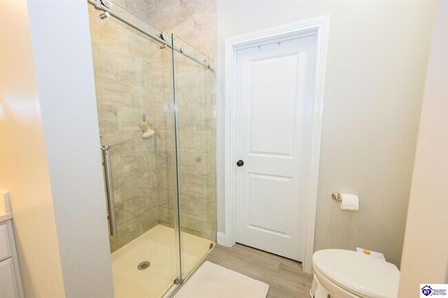 Building Photo - 907 Leafland Pl