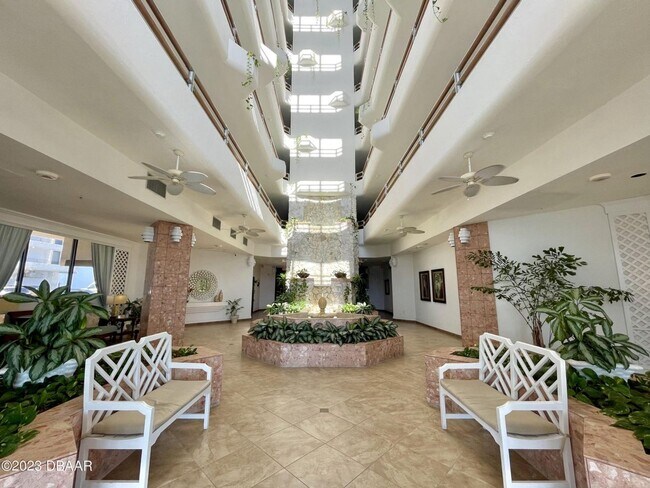 Building Photo - Furnished Oceanview 2 Bed, 2 Bath Condo – ...