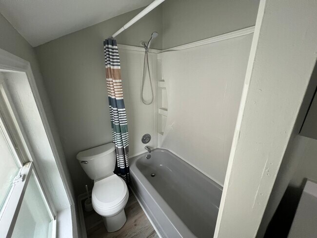 Building Photo - 2641 Noble Ave