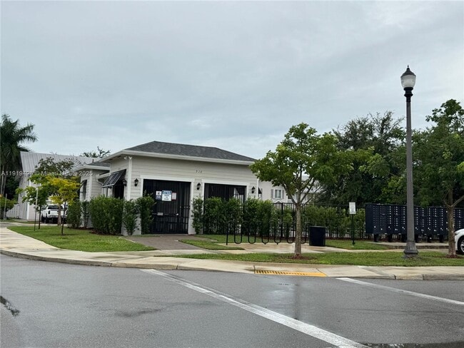 Building Photo - 1780 SE 9th Ave