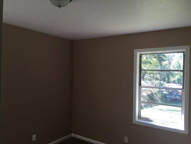 Building Photo - **UPCOMING**East Columbus 3 Bedroom / 1 Bathroom Home for Rent***