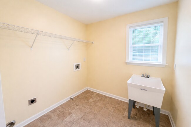 Building Photo - Clean 5 Bedroom Collins Hill Home with First Floor Suite and Oversized Master