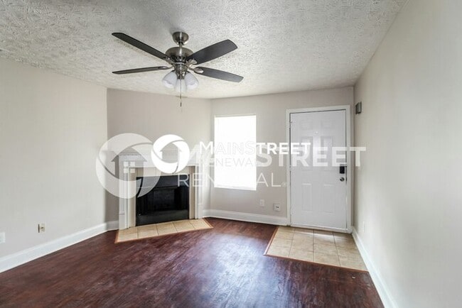 Building Photo - 4 Bedroom Pet-Friendly Home in Riverdale, ...