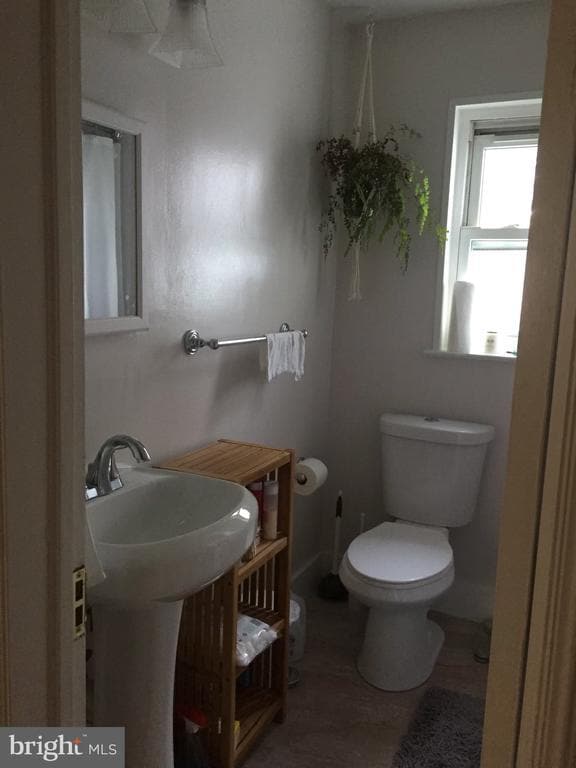 Building Photo - 909 S Irving St