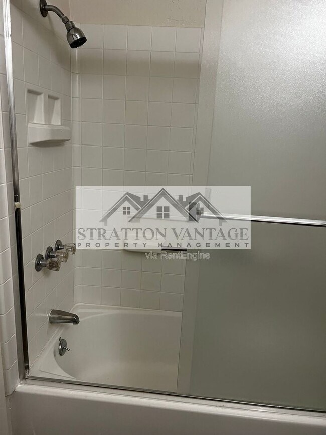 Building Photo - 424 W Brown Rd