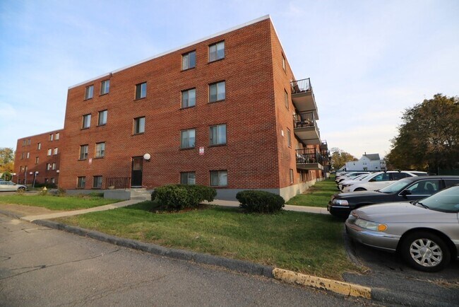 Building Photo - 400 Governors Dr