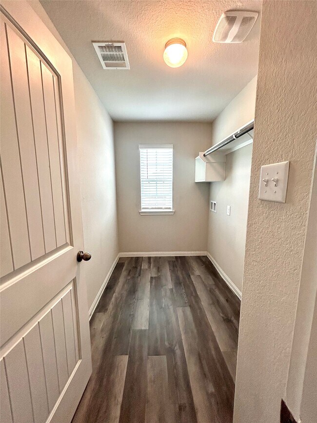 Building Photo - 22342 Clear Castle Dr