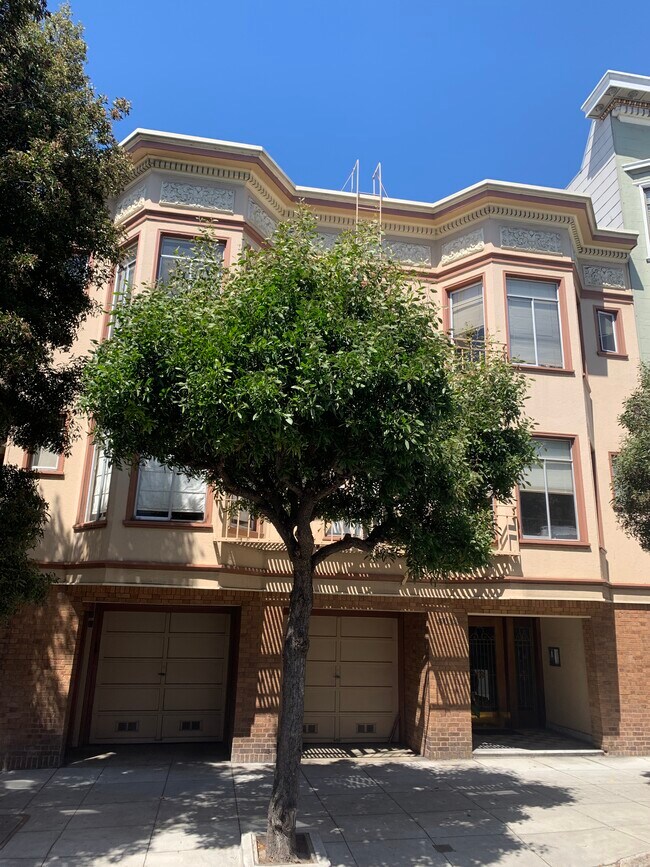 Primary Photo - 3033 Franklin St