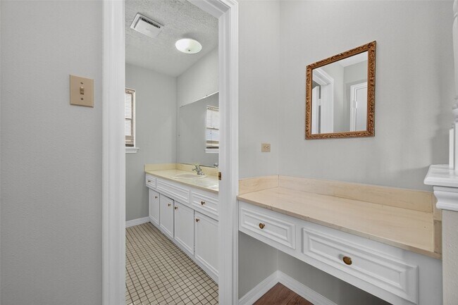 Building Photo - 25515 Stone Mill Ln