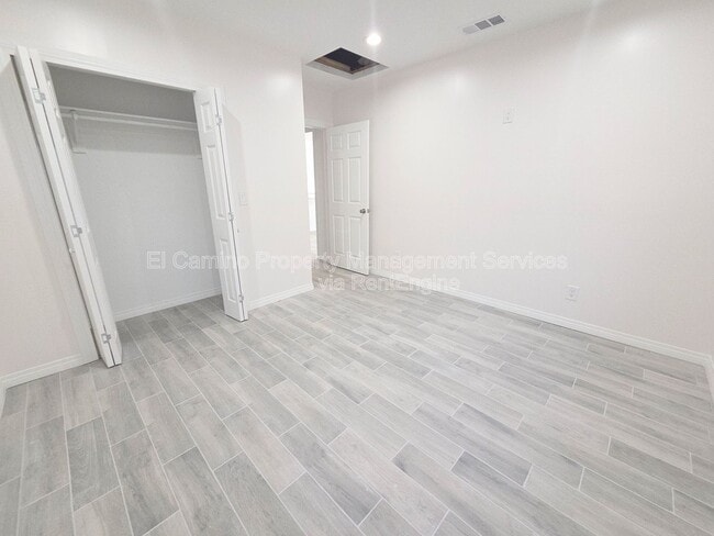 Building Photo - 4064 E 60th St