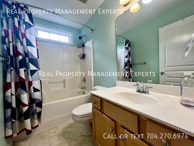 Building Photo - 10102 Old Carolina Dr