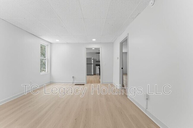 Building Photo - 16 Flint St