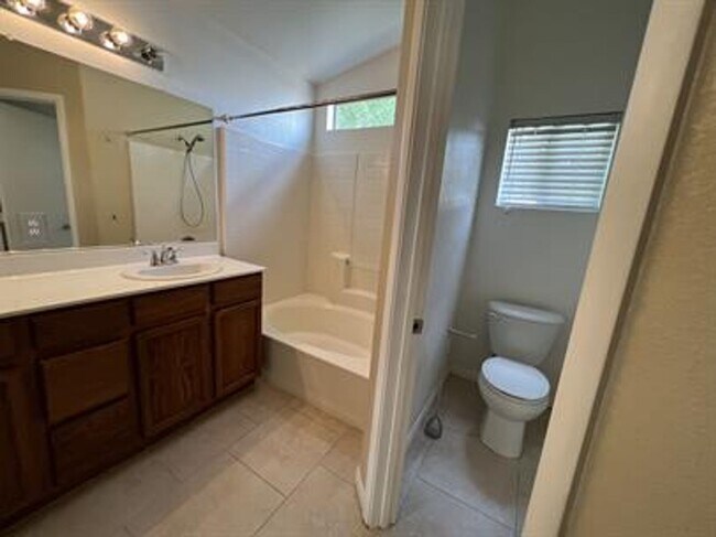Building Photo - Great Single Story in Silverado Ranch Area