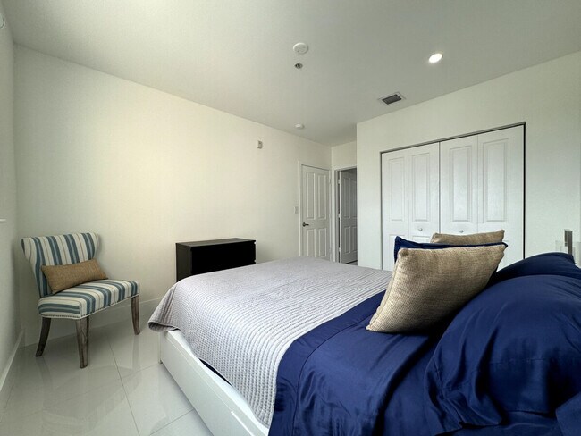 Building Photo - 2280 SW 32nd Ave