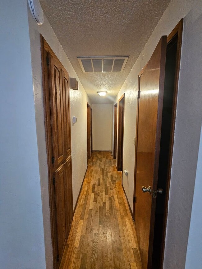 Building Photo - Home in Ideal Location with Large Backyard!