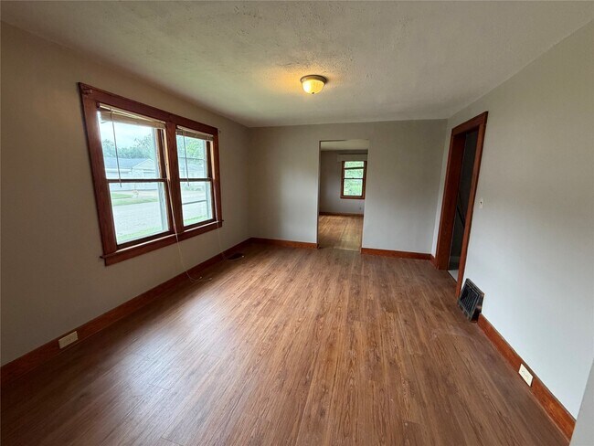 Building Photo - 4250 Harding Dr