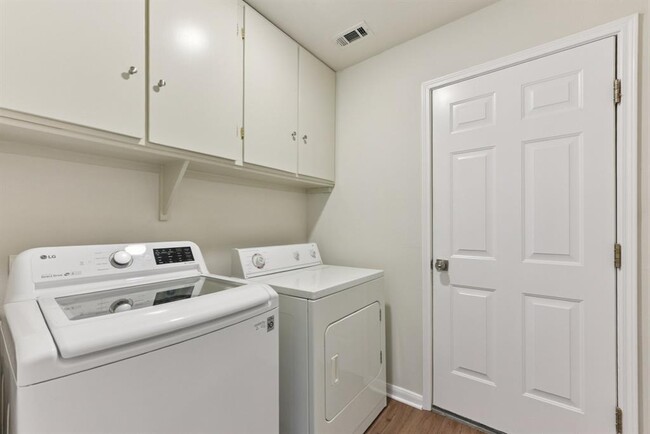 Building Photo - 906 Jasmine Trail