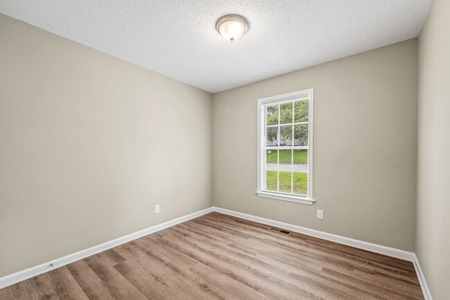 Building Photo - Welcome to this charming 4 bedroom, 2 bathroom home located in Greensboro, NC.