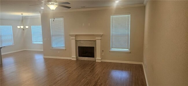 Building Photo - 302 Emerald Woods