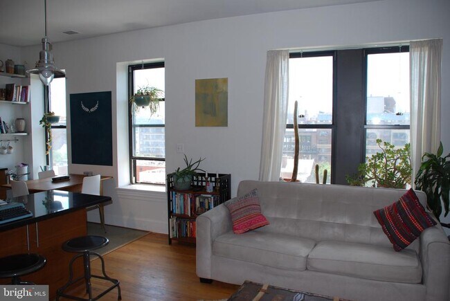 Building Photo - 1325 13th St NW