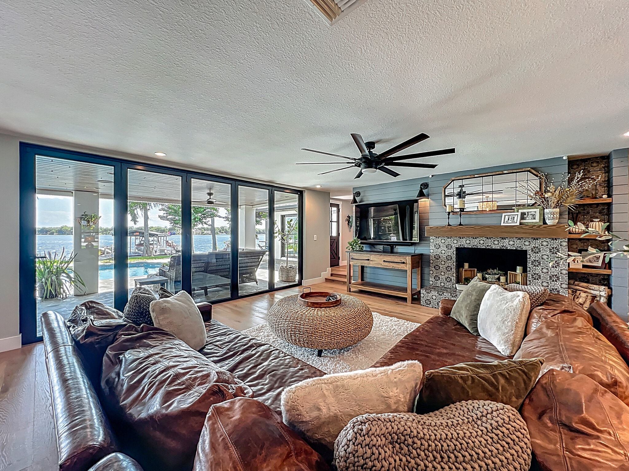 Living Room - 281 Shell Pt E
